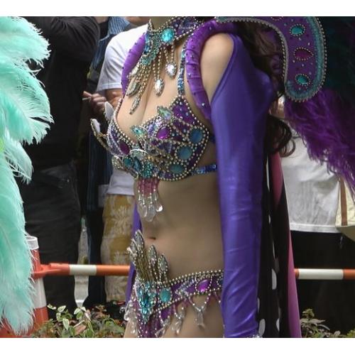 令和！！ダンス！！若いお姉さんのサンバ衣装！！綺麗な人のセ...