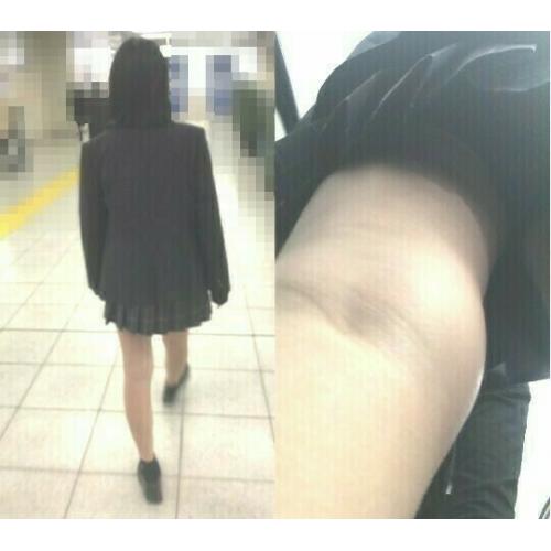 なぜか手ブラなJKちゃんパンティ逆さ撮り