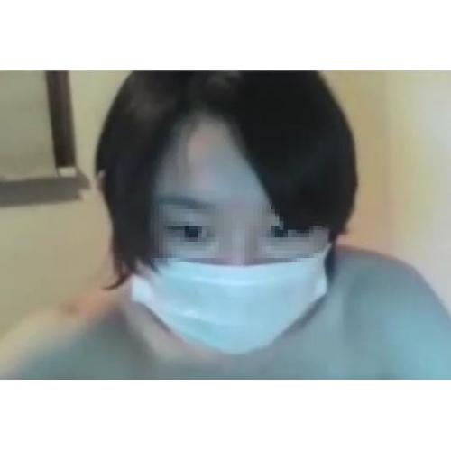 貧乳ハスキー声彼女、風邪気味なのにスッポンポンで