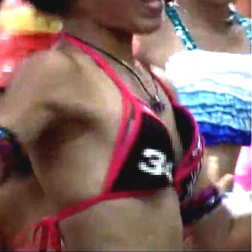 美人が激しく踊るとビックリするくらい興奮します！サンバ最高...