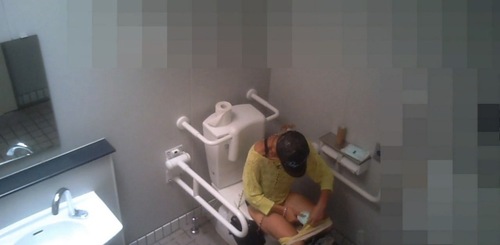 黒ギャルのトイレ盗撮♡