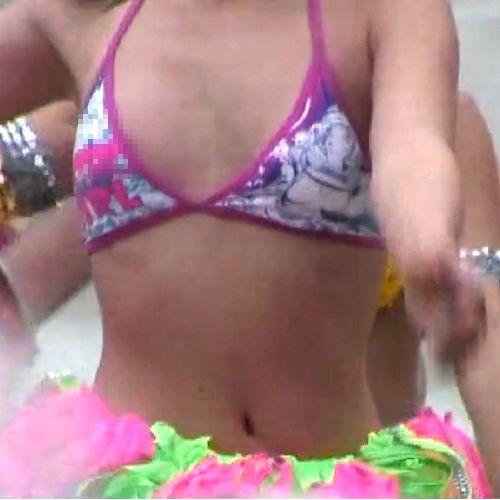 画質アップしました！サンバ踊り子さんが元気に踊っています！...