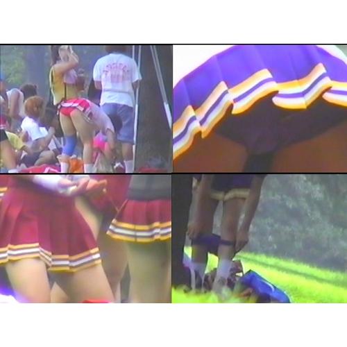 野外チア練習前のチラ着替え 32