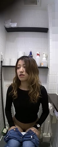 極上美女たちのトイレを正面から盗撮♡【6人】