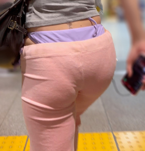 《水着！？パンティー！？意味を成していないピンクパンツ》