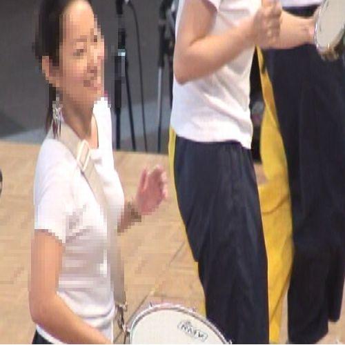 見ごたえあり！太鼓たたきのお姉さんの風景はとっても楽しいで...