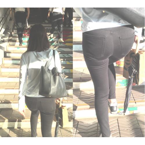 尻肉をクネらせて歩くデカ尻黒スキニー姉さん2態