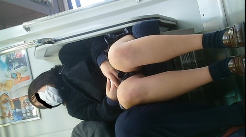 JKトレイン　あなたの前で座りたい　対面パンチラ　その5