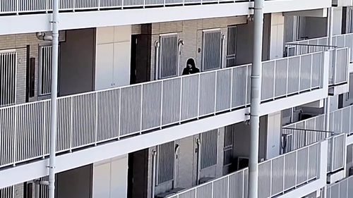 【盗撮風】登校に急いでいる無防備な女子高生のパンツを逆さ撮影　約12分