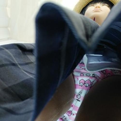 073 幼稚園制服の未夢ちゃん逆さ撮り