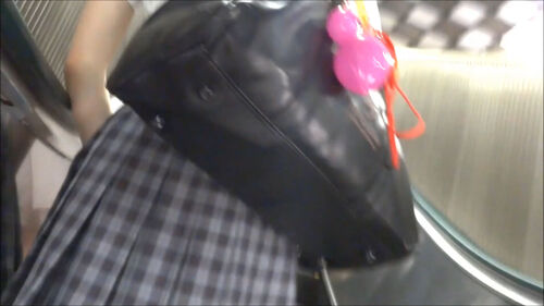 スカートめくり隊