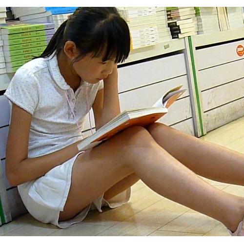 かわいい！本屋さんの美少女ちゃんたち