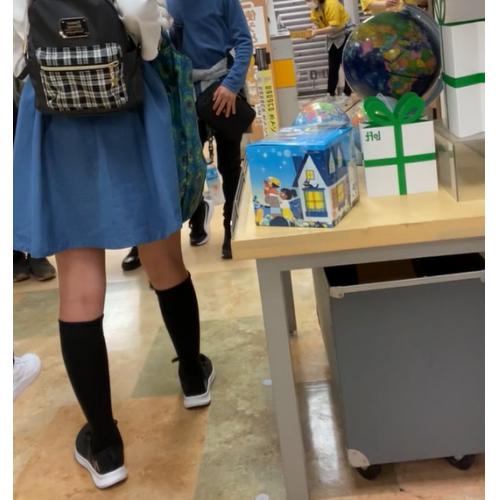 無防備若手女子のパンツ盗撮