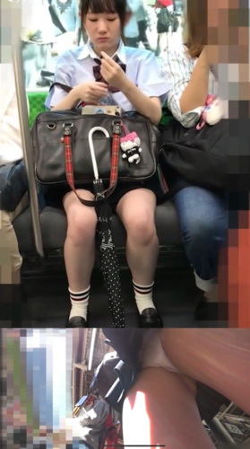 透明感の凄い美少女を逆さ撮り