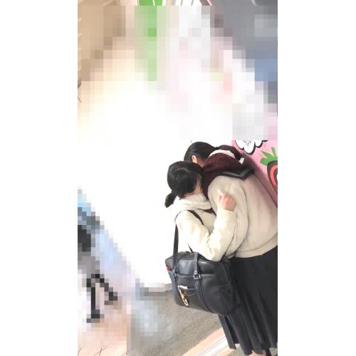 Cちゃん百合 周囲を気にせず...