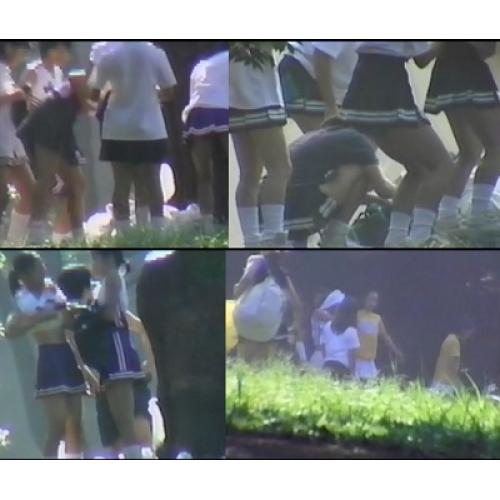 野外チア練習前のチラ着替え 16