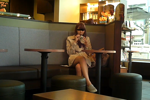 喫茶店の超美形お姉さん　エロ脚凝視　只それだけ