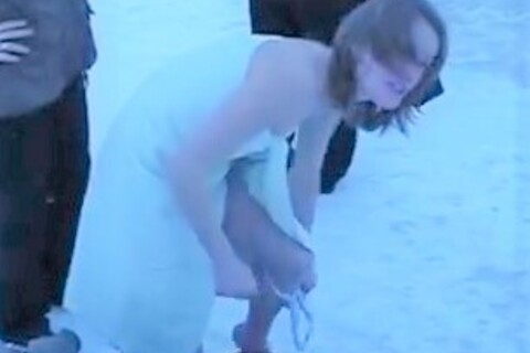 海外寒中水泳3分　girls winter swim 3min