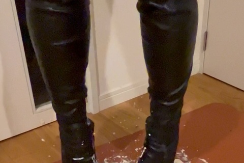 ピンヒールニーハイブーツで豆腐踏み潰し＋オマケ　＃フードク...