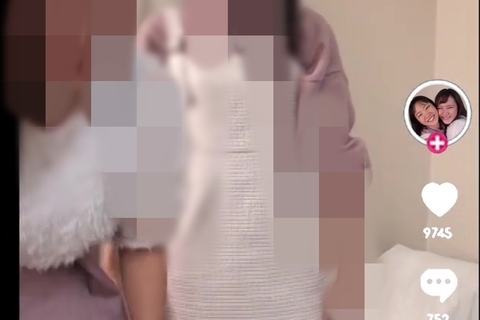 友達とやっちゃった系ちっぱい無毛処女のフルコンボ