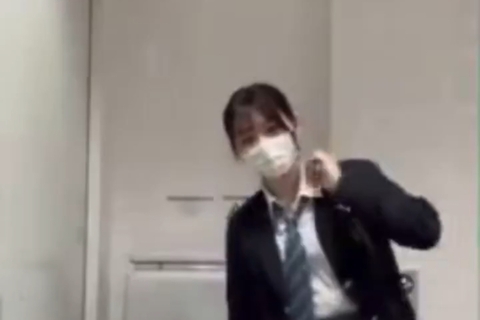 マスク女子の露出配信