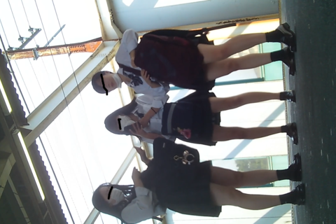美少女JK3人組　エロ脚を前から後ろからずっと凝視