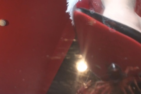 みくちゃんのサンタのガラステーブルでザリガニCRUSH 2