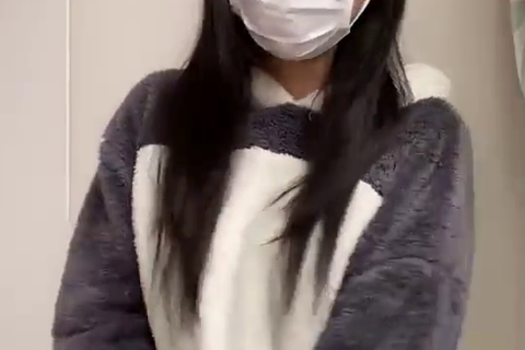 Z世代女子　今から脱ぐね。