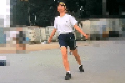 体育着少女たちの姿