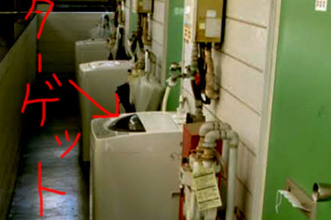 【小学生の下着】夜中に使用済み汚パンツを漁る下着泥棒【外置...