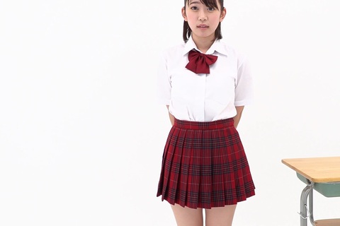 架乃ゆら、制服夏服　スカートめくり誘惑