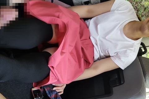 SNSで知り合った渚ちゃんと車内で密会、超絶テクソックスで足コキ