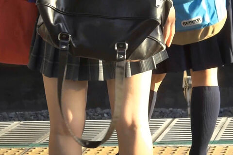 スカートめくり隊