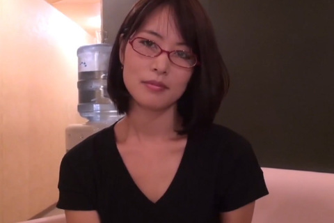 【個人撮影】34歳の高学歴女をハメ撮り！外見は真面目そうだ...