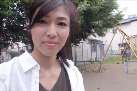 【母乳人妻】超美人！さらに大量母乳噴出！！専業主婦さとみ3...