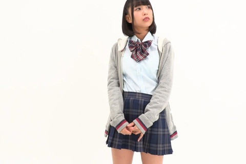 市来まひろセクシーポーズで半裸に