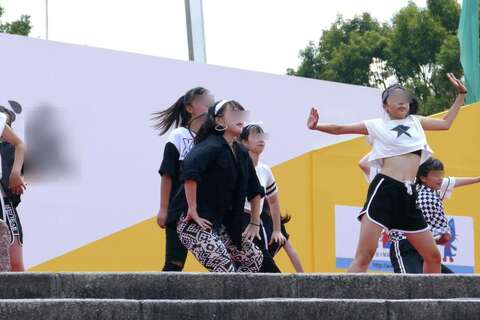 パワフルチアリズム＃001：【4K動画】下着ラインも楽しめます！