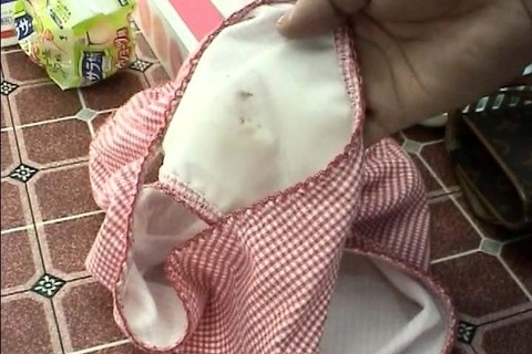 学生モデルの脱ぎたてパンツ拝見 #011