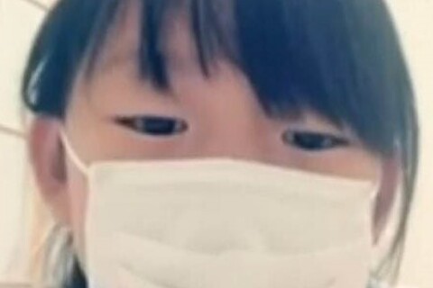 まくり上げてお腹だけ(353)