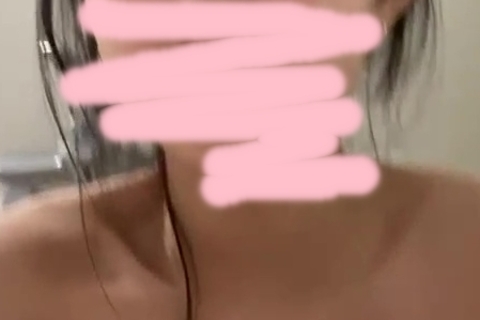 上ですか？下ですか？ぷっくりおっぱい青春女子が