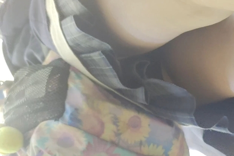 リアルな通学中制服JKを電車内逆さパンチラ盗撮風！