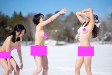 雪原に舞い降りた冬の妖精♡雪の中のひみつの時間