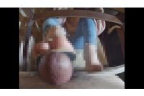 素人の可愛い女の子のカーレースゲームで足こき