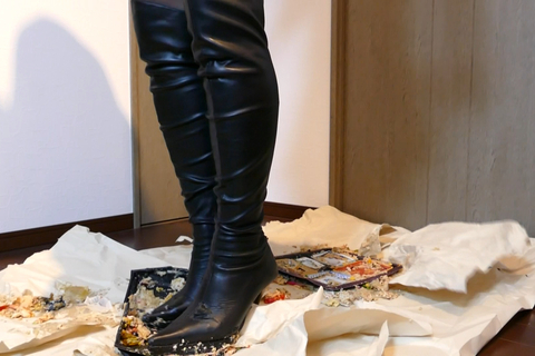 ニーハイブーツでお弁当クラッシュ　#フードクラッシュ　＃ニ...