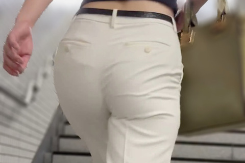 《最高のポジション！絶滅寸前白パン姿の極上キャリアウーマン》