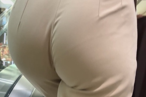 《くっそエロいな！！！最強フィジカルの美人キャリアウーマン》