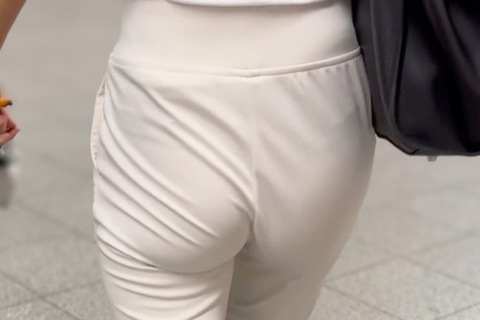 《スペシャルOL！どこまでも追いかけたくなるマシュマロ美尻》