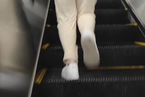 終電間際に現れたデカ尻黒パンスケスケ女を追跡(最後バレ・・・。)