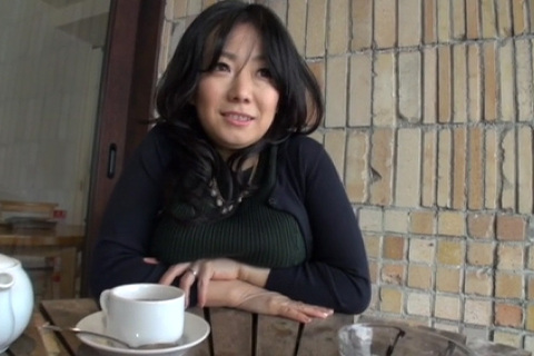 ４５歳Ｈカップ完熟美巨乳ボディの人妻智子さん 気持ち良すぎ...