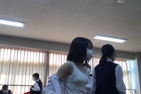 体操着に着替えるときに乳首透け！